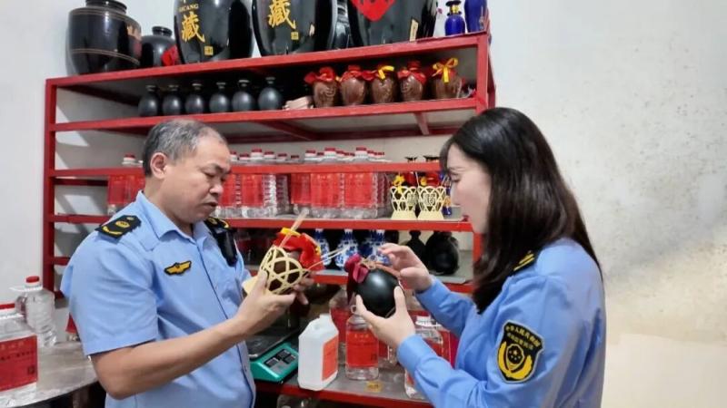 严查掺假、规范标识！宝应县市场监管局专项检查散装酒销售点、酿酒小作坊