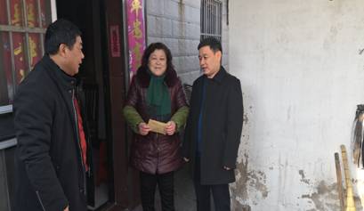 安宜建设集团总经理吕正云慰问少数民族贫困户